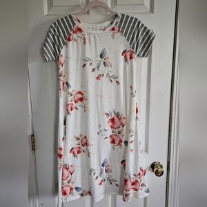 Floral tshirt dress size S fits like a M
